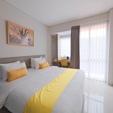 S101 Hotels Semarang Exterior photo