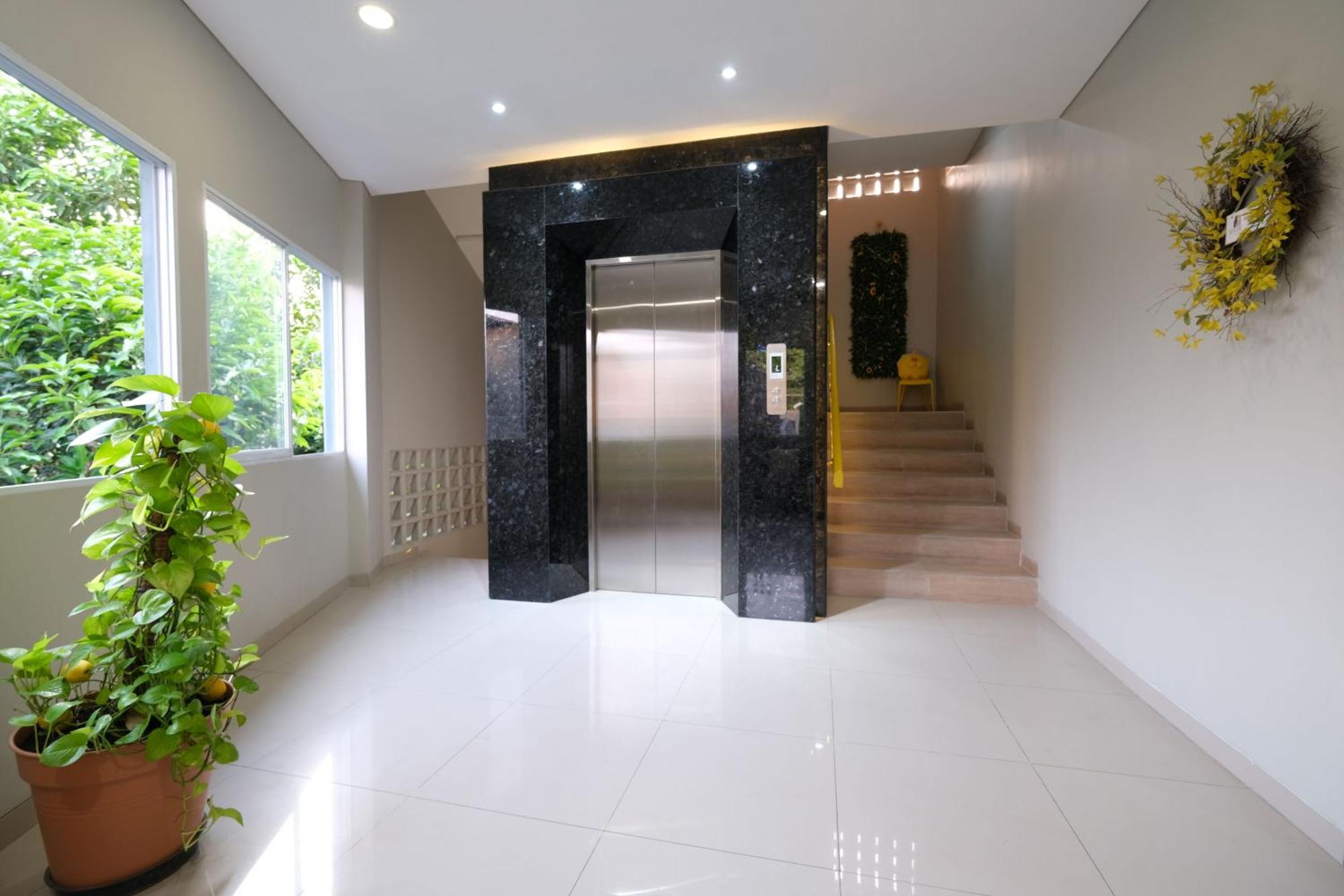 S101 Hotels Semarang Exterior photo