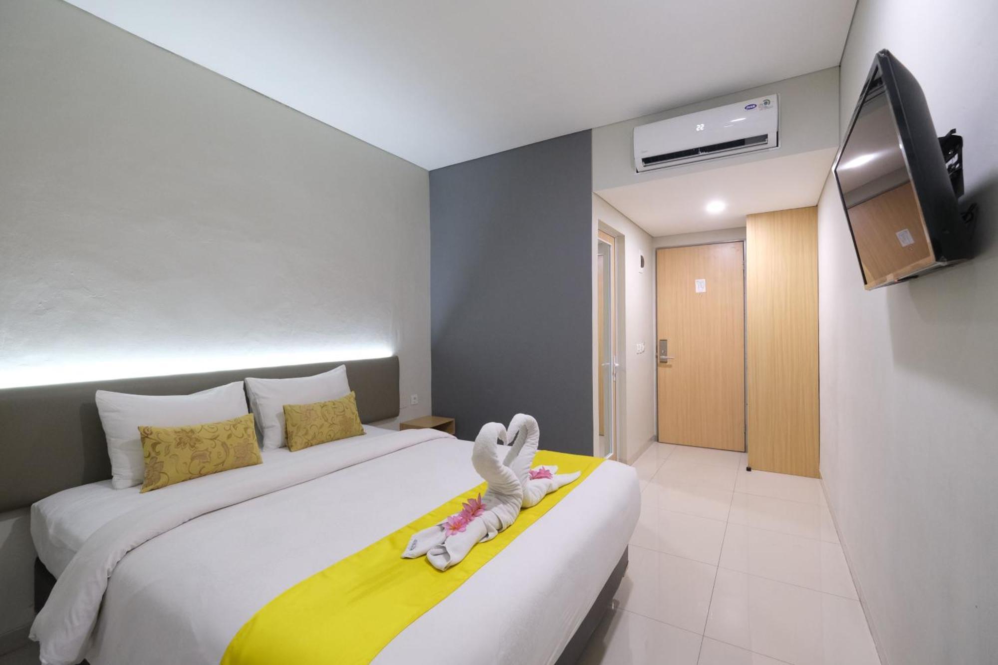S101 Hotels Semarang Exterior photo